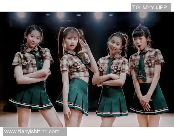 足球明星名字纹身女孩的梦想与追求展现青春的热血与激情